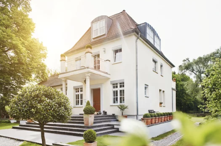 Detached House / Villa Insurance Overview  Property Value: 🏠 Buildings: €400,000 📦 Contents: €20,000  Loss of Rent Receivable: Up to €10,200 for a 12-month 👉 estimated premium €600-€700- Down payment €60